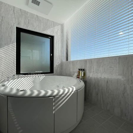 Bhotel Nekoyard - Scenic Penthouse Studio With Jacuzzi & Spacious Terrace ฮิโรชิม่า ภายนอก รูปภาพ
