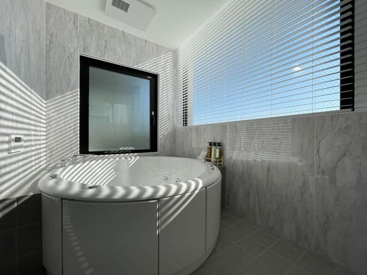 Bhotel Nekoyard - Scenic Penthouse Studio With Jacuzzi & Spacious Terrace ฮิโรชิม่า ภายนอก รูปภาพ